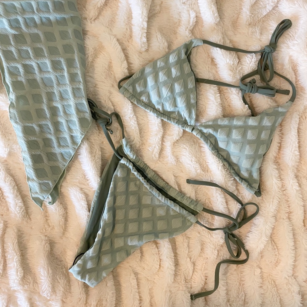 Textured bikini with sarong